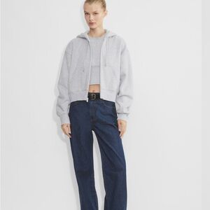 Aritzia hoodie 
Size small
Great fit